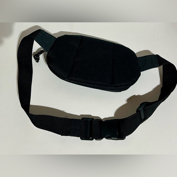 Champion Fanny Pack Zip Closure Waist Belt Dividers Black Adjustable Strap Clip - Picture 3 of 8